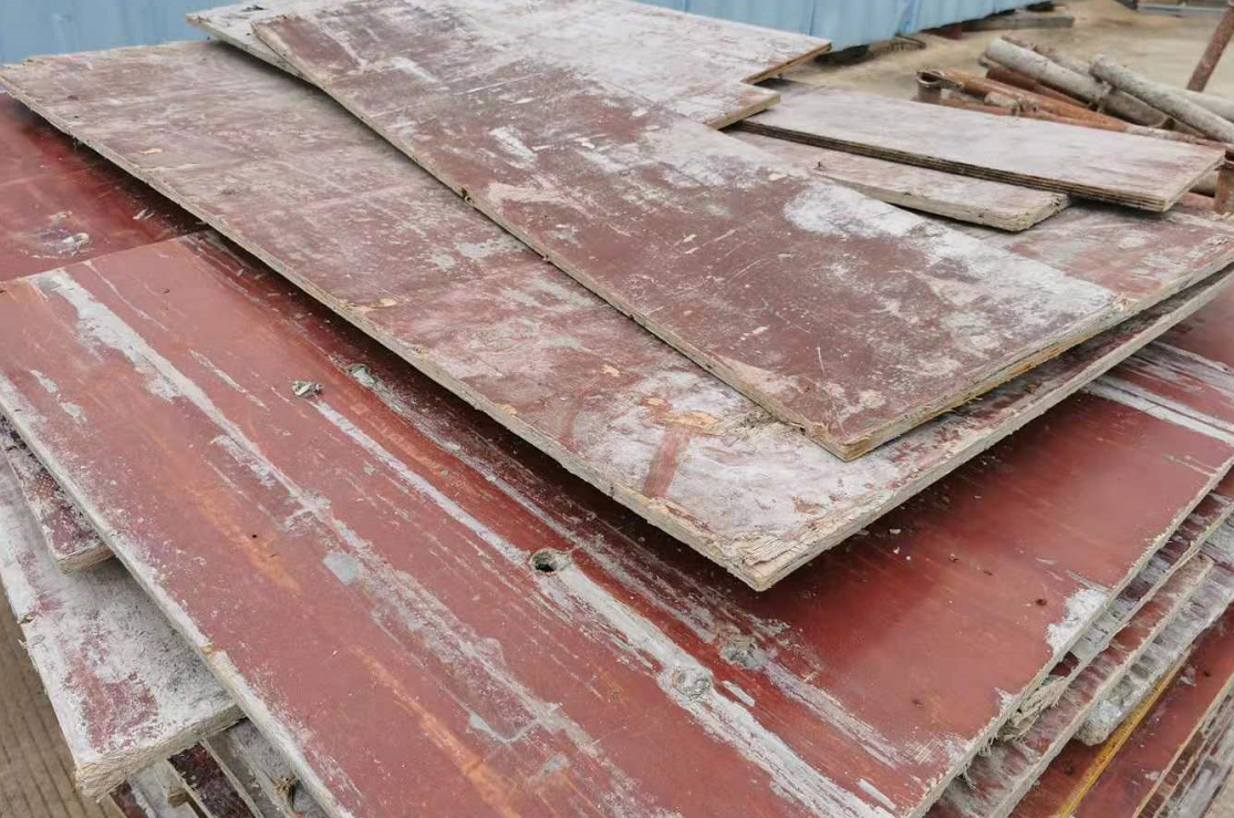 已經(jīng)周轉過12次的建筑模板